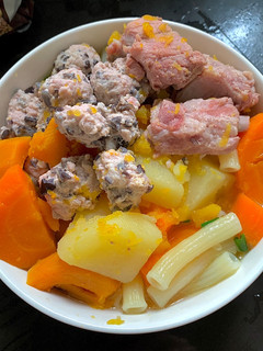 Hình của món Canh nui mọc sườn.