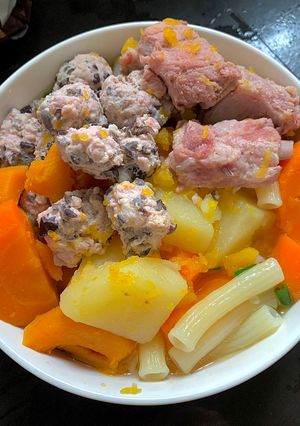 Hình của món Canh nui mọc sườn.