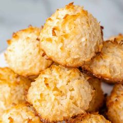 Coconut Macaroons! A picture of Coconut Macaroons!.
