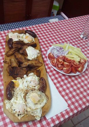 Sült szalonna, tükör tojás recept fotója