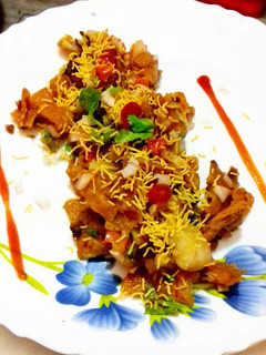 रोटी चाट (Roti chaat recipe in hindi) रेसिपी मुख्य फोटो