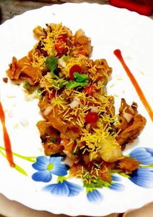 रोटी चाट (Roti chaat recipe in hindi) रेसिपी मुख्य फोटो