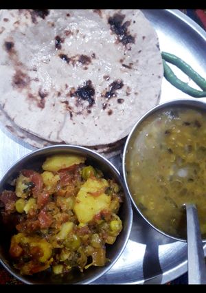 A picture of Aloo gajar ki sabzi.
