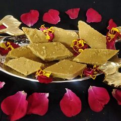 A picture of Besan-Saunth Burfi.
