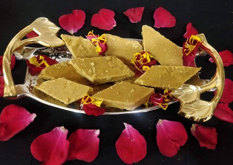 Simple Way to Prepare Homemade Besan-Saunth Burfi