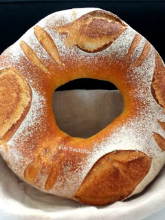 Una foto de Rosca de pan con masa madre y yogur