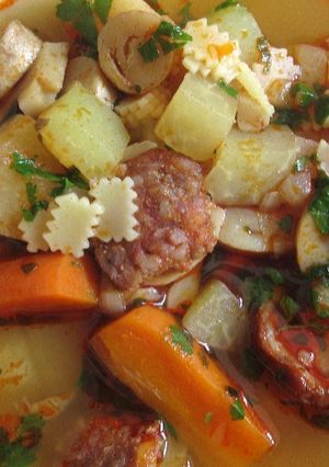 Kolbászos, gombás karalábéleves (Gluténmentesen is!) recept fotója