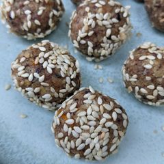 A picture of Energy balls (tahini, oat + orange).