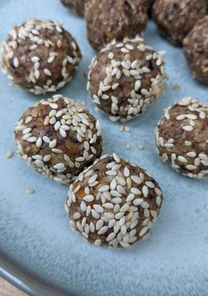 A picture of Energy balls (tahini, oat + orange).