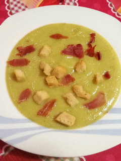 Una foto de Puré de verduras con jamón
