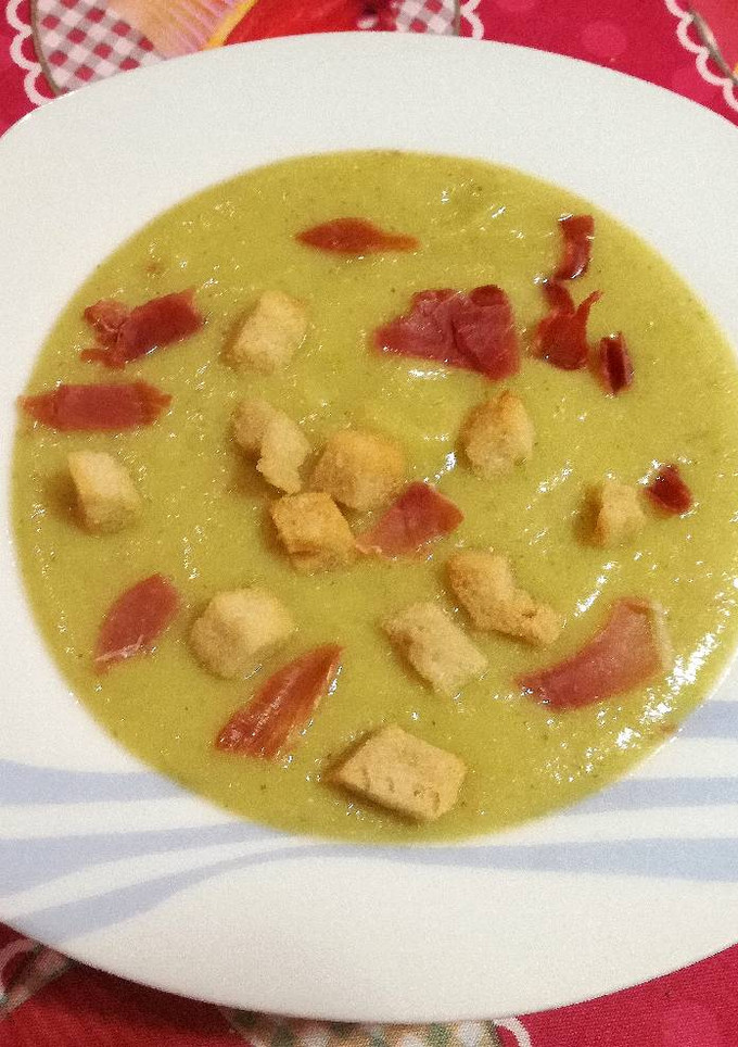 Una foto de Puré de verduras con jamón