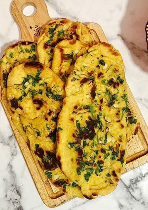 Hình của món Bánh Naan bơ tỏi Ấn Độ 🇮🇳.