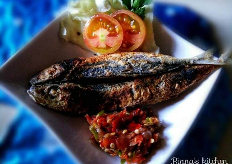 Bagaimana Menyiapkan #garang ikan asin japuh.sambal goang kesukaan my babeh 😊, Enak Banget