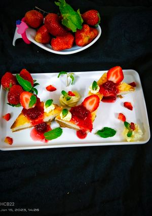 સ્ટ્રોબેરી ચીઝ કેક (Strawberry Cheese Cake Recipe In Gujarati) રેસીપી મુખ્ય ફોટો