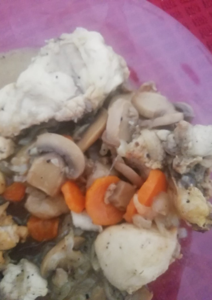 Una foto de Pollo con champiñones