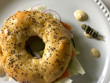 Bagel de gravlax de salmón