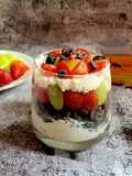 Muesli yogurt parfaits
