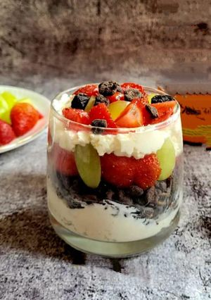 A picture of Muesli yogurt parfaits.