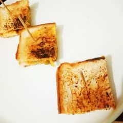 A picture of Aloo sandwich bites.