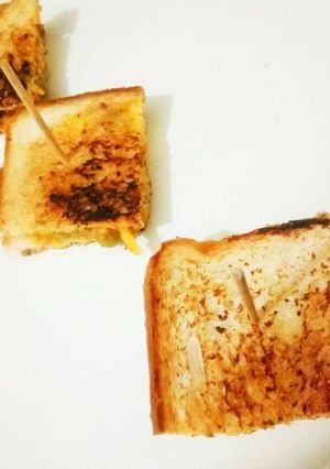 A picture of Aloo sandwich bites.