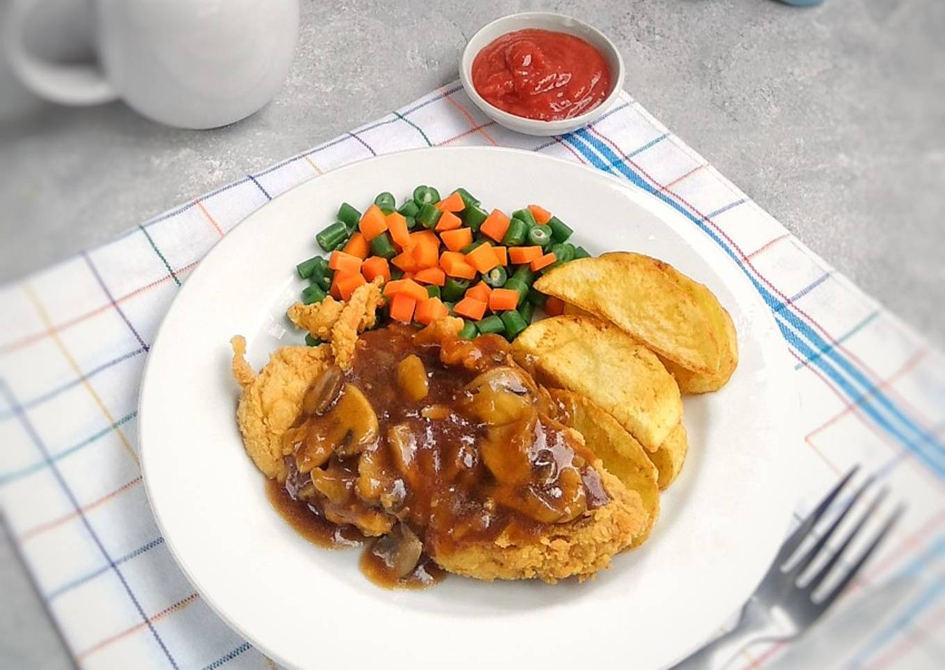 Crispy chicken steak with mushroom sauce