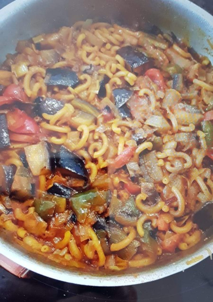 Una foto de Fideuá de verduras