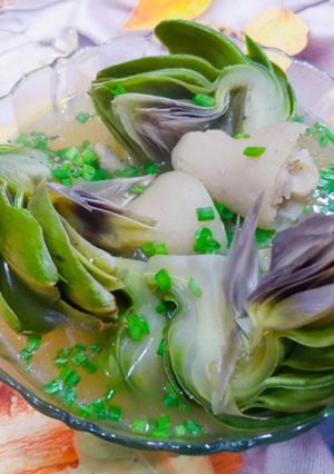 Hình của món Hoa Atiso Hầm Đuôi Heo.