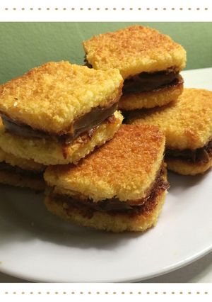 Una foto de Alfajores de coco y dulce de leche