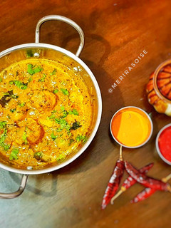 कश्मीरी दम आलू (kashmiri dum aloo recipe in Hindi) रेसिपी मुख्य फोटो