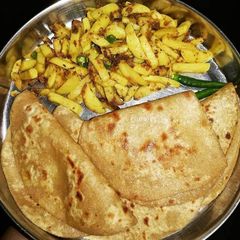A picture of Sukhe aloo.