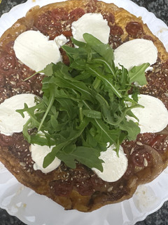 Una foto de 571. Tarta de tomate cherry y queso (principal pizza)