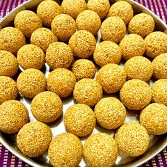 Til Gud ke Laddoo A picture of Til Gud ke Laddoo.