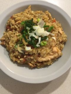 Una foto de Risotto con salmón y camarones