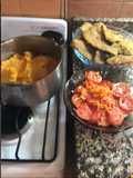 Milanesa con puré mixto y tomates