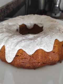 Una foto de Bizcocho de zanahoria con frosting