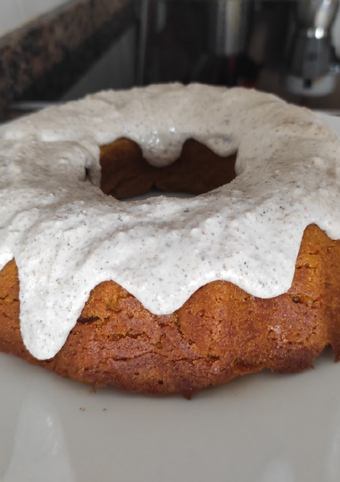 Una foto de Bizcocho de zanahoria con frosting