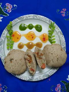 વેજ સ્ટફ રાગી ઈડલી રેસીપી મુખ્ય ફોટો