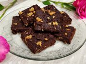 Una foto de brownie con cacao amargo