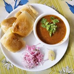 A picture of Mumbai pav bhaji.