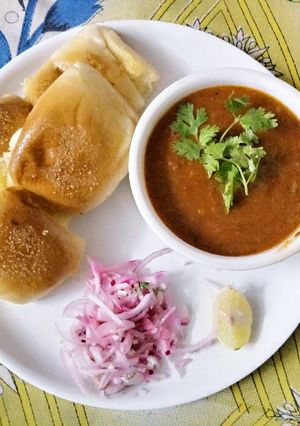 A picture of Mumbai pav bhaji.