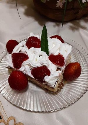 O poză a rețetei Prăjitură cu blat de biscuiți.