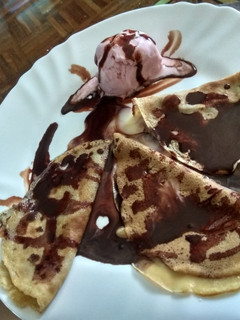 Una foto de Crepes con chocolate y leche condensada