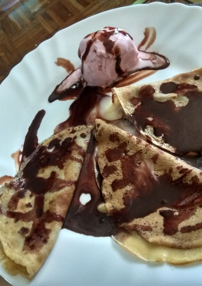 Una foto de Crepes con chocolate y leche condensada