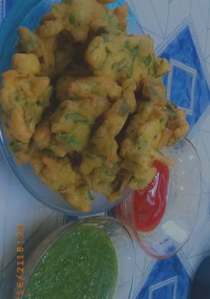 पालक के पकौड़े (Palak ke pakode recipe in Hindi) रेसिपी मुख्य फोटो