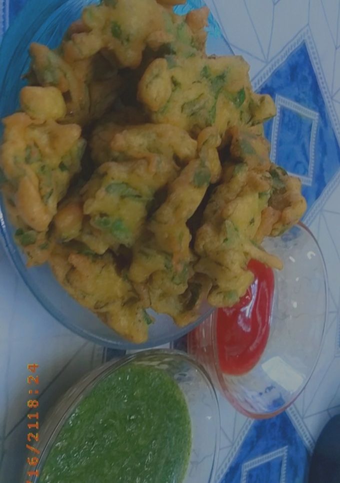 पालक के पकौड़े (Palak ke pakode recipe in Hindi) रेसिपी मुख्य फोटो