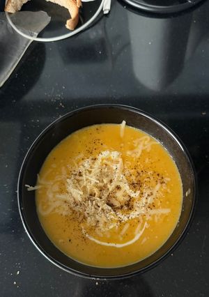 Una foto de Sopa crema de calabaza 🎃🤤