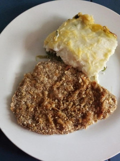 Una foto de Milanesa al horno con pastel "Es, Pu, Sa."