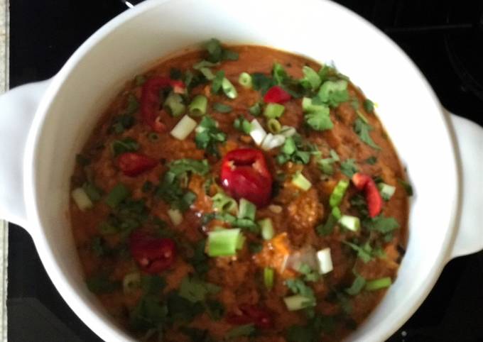 Aubergine curry in peanut sauce