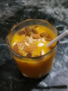 मैंगो शेक विद ड्राई फ्रूट (mango shake with dry fruit recipe in Hindi) रेसिपी मुख्य फोटो