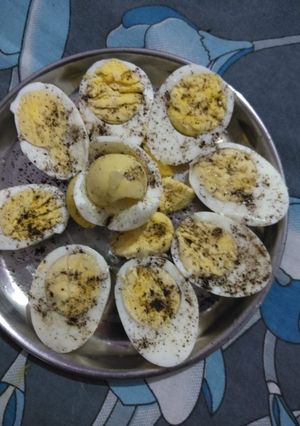 A picture of Chatpata egg boil.